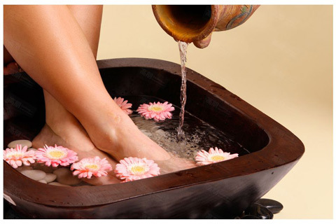 泡脚对白癜风患者有好处吗?